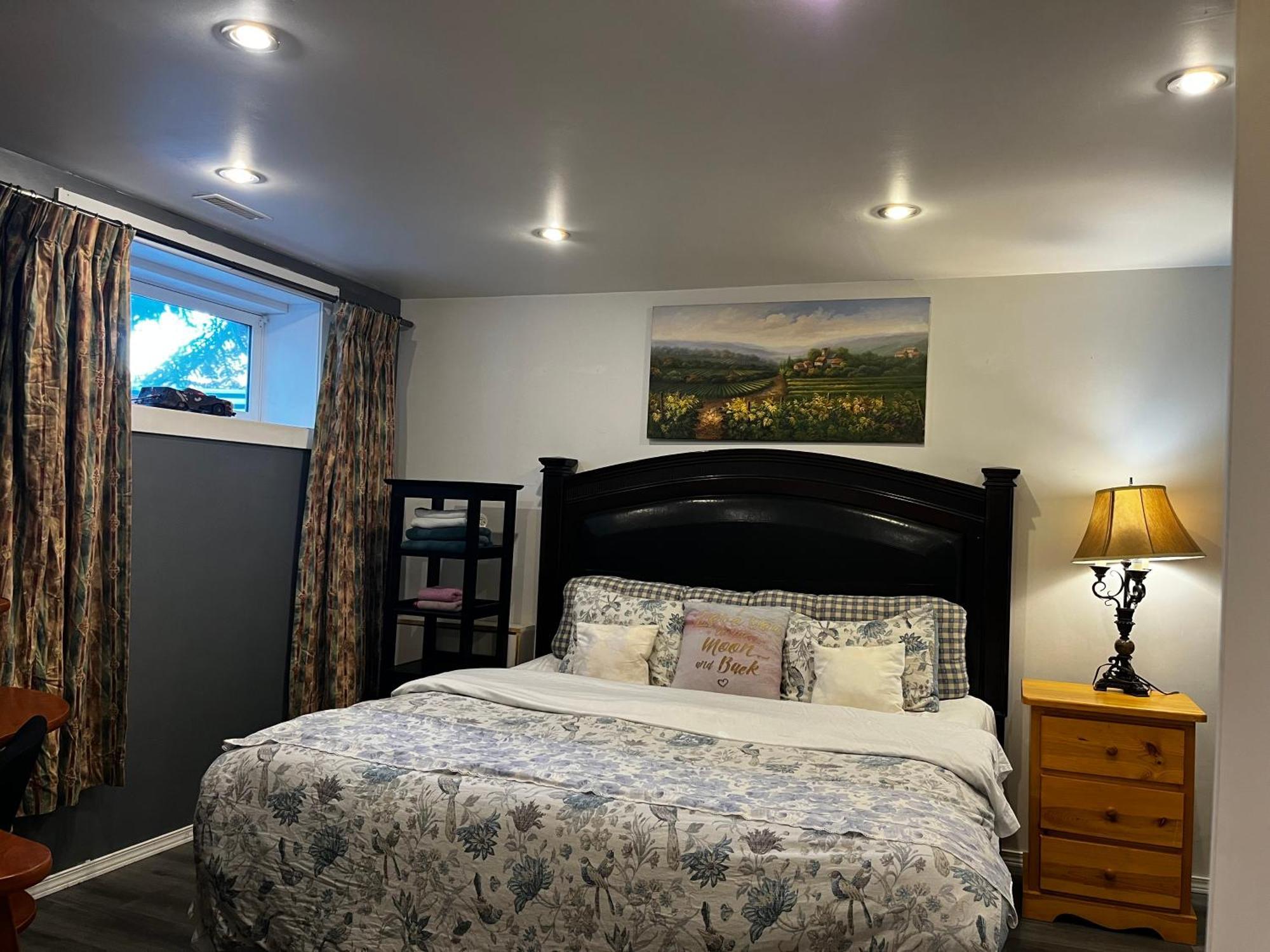 Hidden Valley New Basement Suite With Private Bathroom! YYC Exterior photo