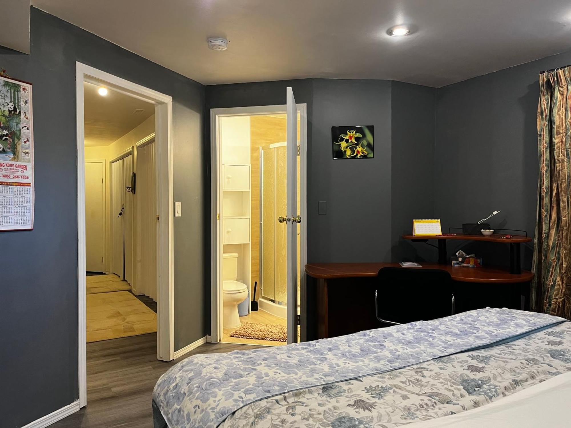Hidden Valley New Basement Suite With Private Bathroom! YYC Exterior photo