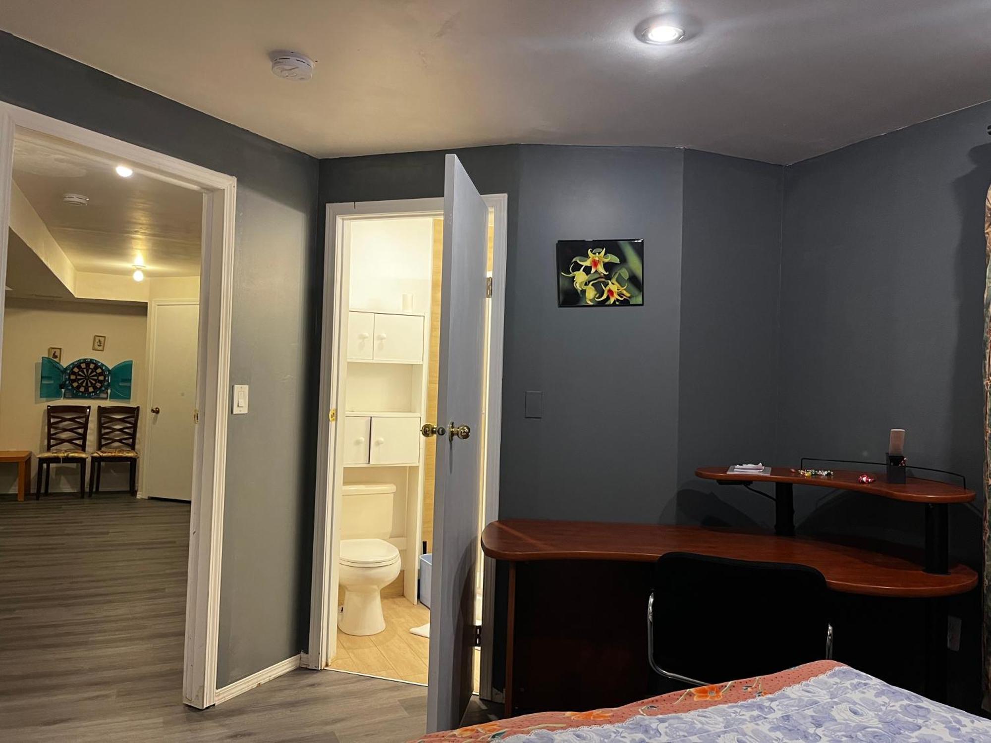 Hidden Valley New Basement Suite With Private Bathroom! YYC Exterior photo